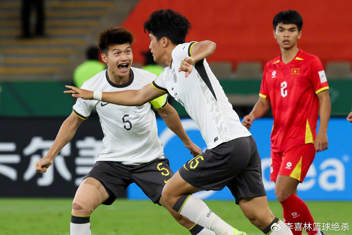 kaiyun.com-泪目！国足20岁1米88新星崛起：带刀后卫关键进球太硬+跳舞庆祝|彭啸|U23|半决赛|澳大利亚队|U23亚洲杯_新浪体育_新浪新闻